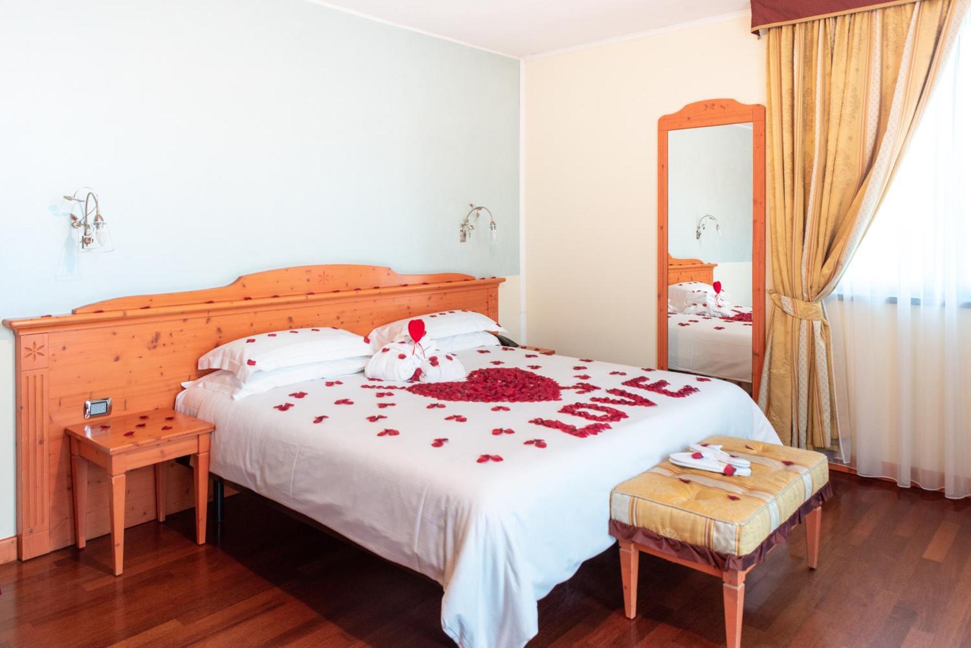 Hotel Residence Montelago Ternate  Екстер'єр фото
