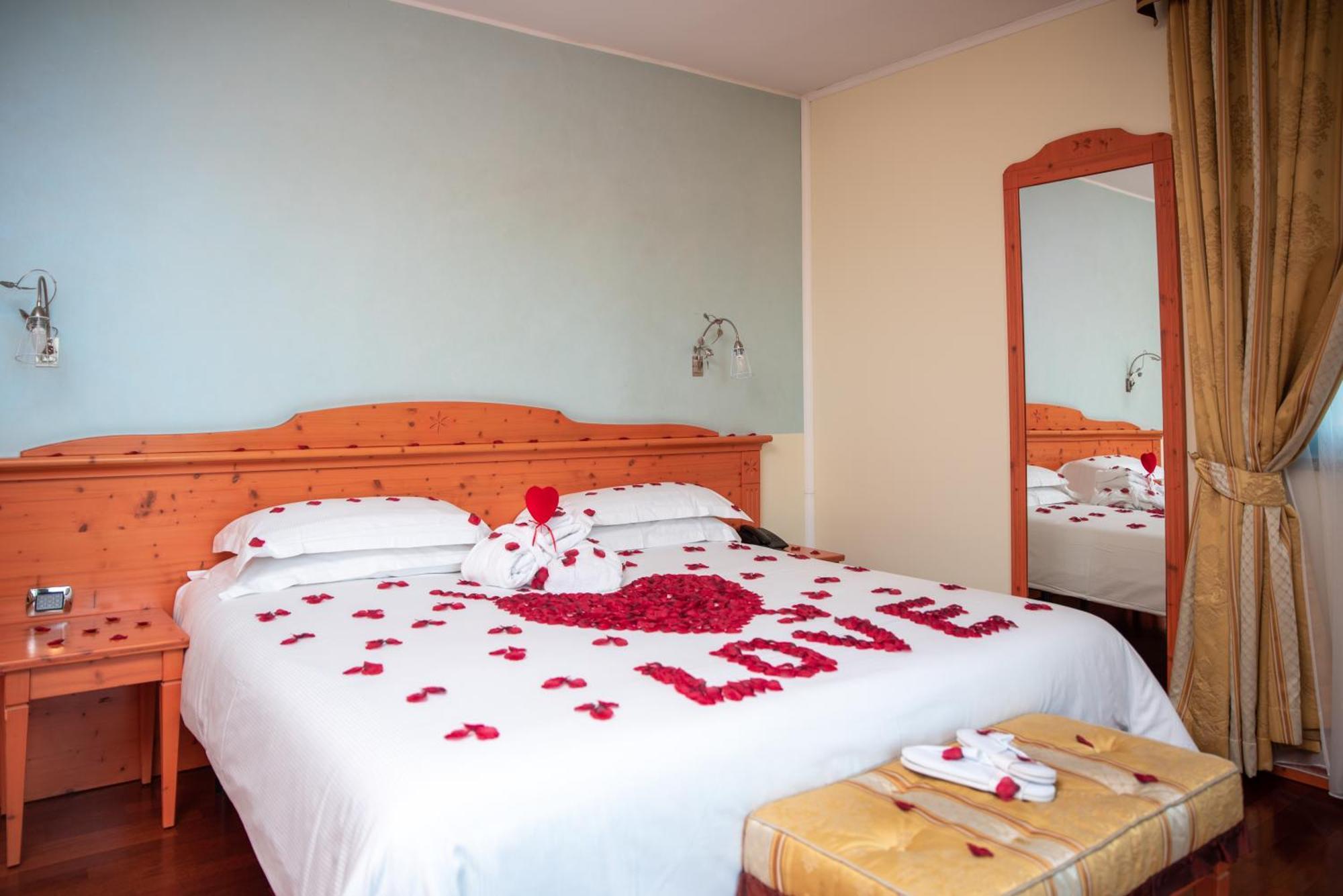 Hotel Residence Montelago Ternate  Екстер'єр фото