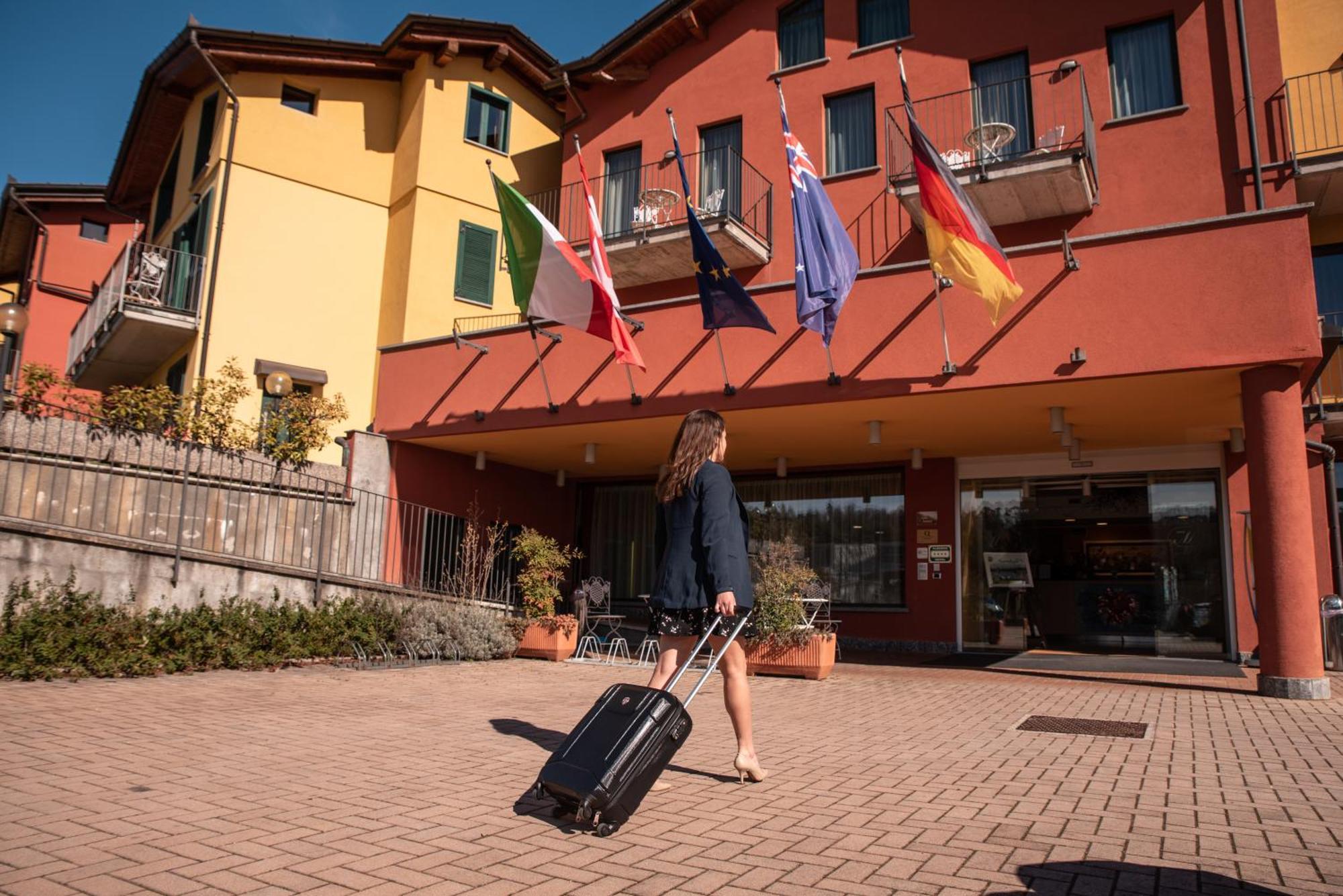 Hotel Residence Montelago Ternate  Екстер'єр фото