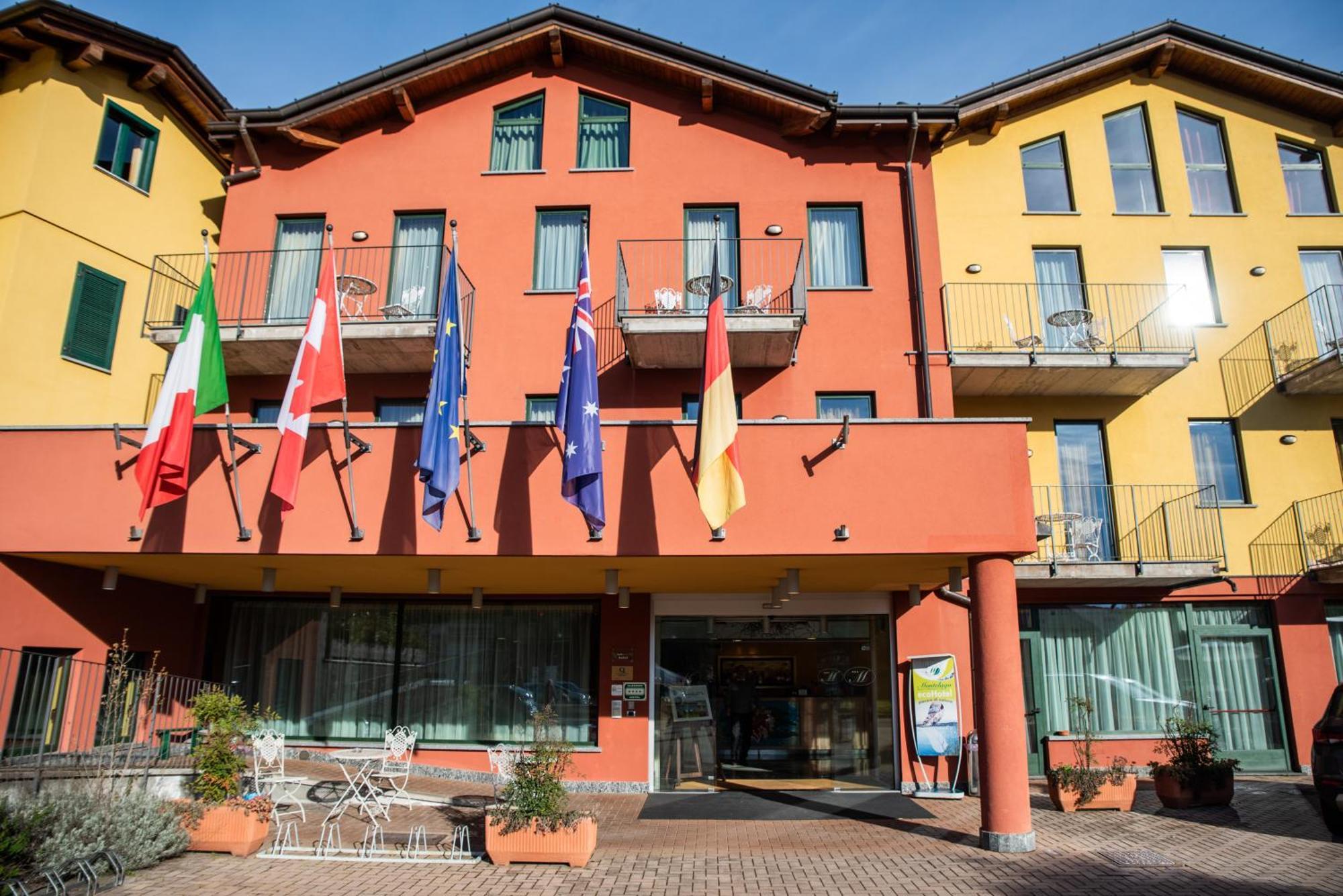 Hotel Residence Montelago Ternate  Екстер'єр фото