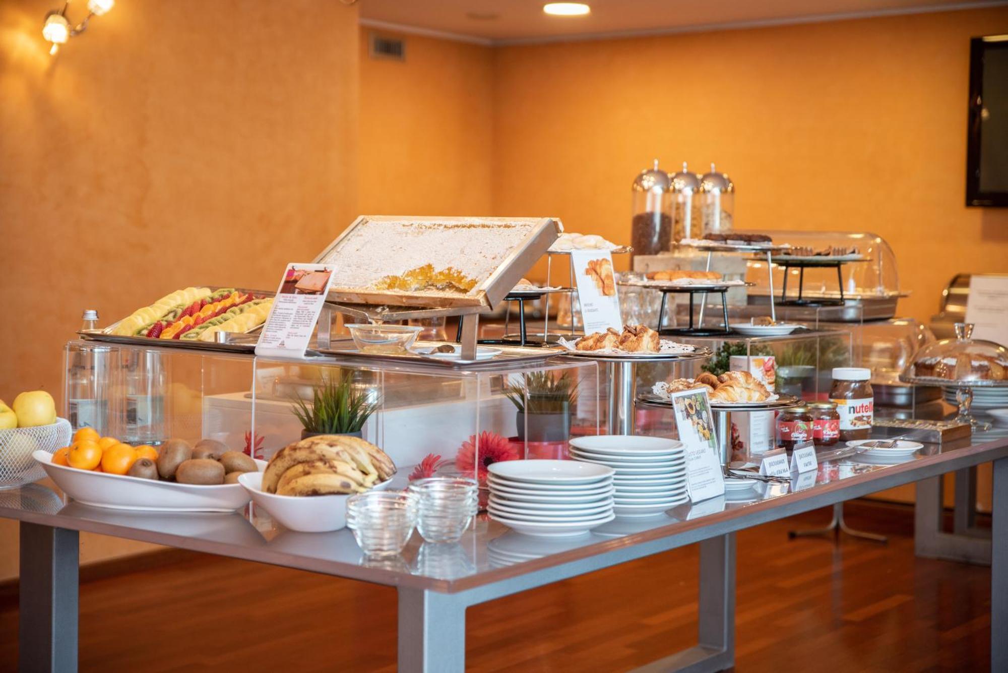 Hotel Residence Montelago Ternate  Екстер'єр фото